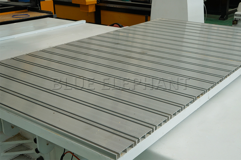 五軸聯動加工中心